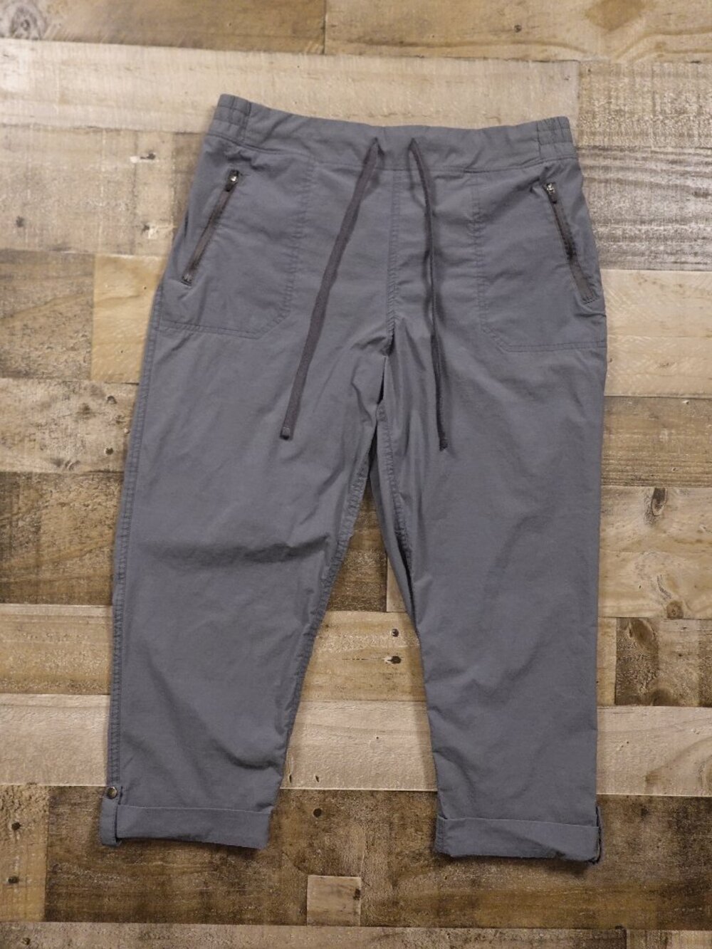 Eddie Bauer Women’s Medium Gray‎ Capri Hiking Pants Stretch Outdoor